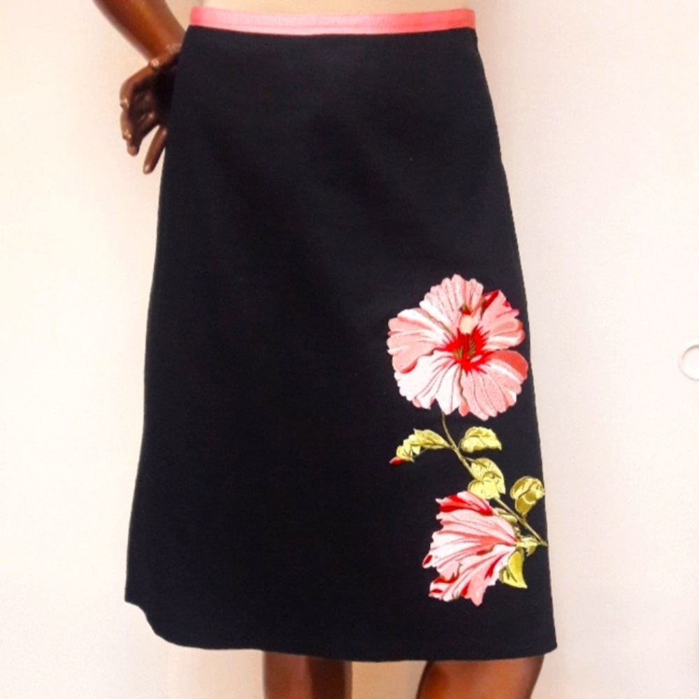 NWOT Black Floral A-line Skirt by Speechless Size 9